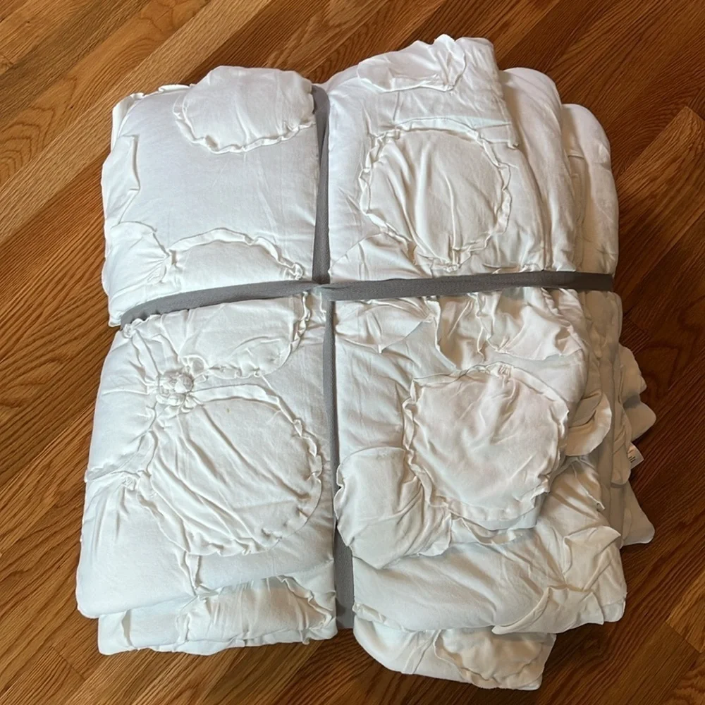 Anthropologie Alyssa Jersey Quilt in White Size Queen NWT